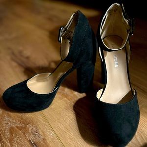 Sun + Stone Size 7 Black Suede Platform Block Heel